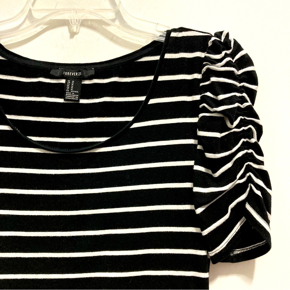 Forever 21 Women’s Short Sleeves White & Black Striped Top - Picture 2 of 6
